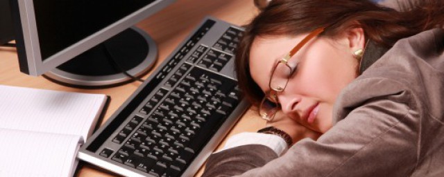 快速催眠别人的口诀有哪些(催眠别人的最简单方法)