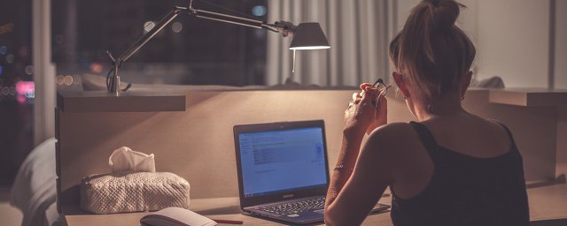 关于熬夜的搞笑说说(搞笑的熬夜的说说)