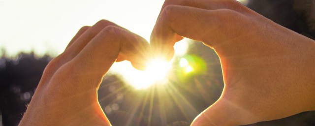 关于晴天的四字词语有哪些(形容晴天的四字词有哪些)