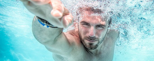 入户解决游泳抽筋(游泳抽筋上岸后怎么办)