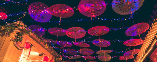 与热闹有关的四字词语(跟热闹有关的四字成语)