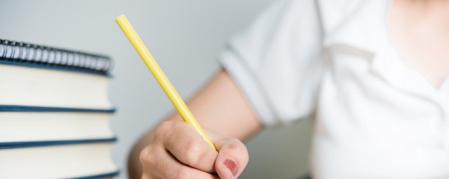 关于科技的英语作文带翻译范文(关于科技的大学英语作文带翻译)