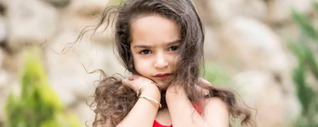 简洁优雅的女孩名字推荐(适合女孩优雅的名字)