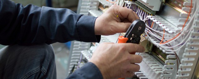 步进电机和伺服电机有哪些不同(步进电机与伺服电机的区别在哪里)