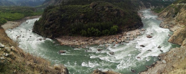 雅鲁藏布大峡谷介绍(雅鲁藏布大峡谷介绍一下)