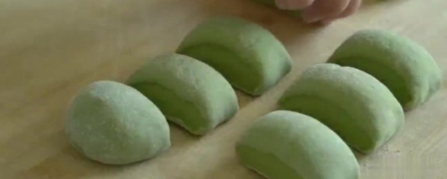 菠菜汁馒头如何才能很绿(菠菜做馒头怎么让他颜色变绿)