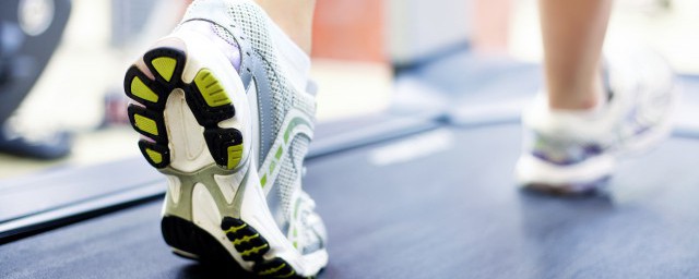 刚开始跑步的注意事项(跑步初期需要注意哪些事项)