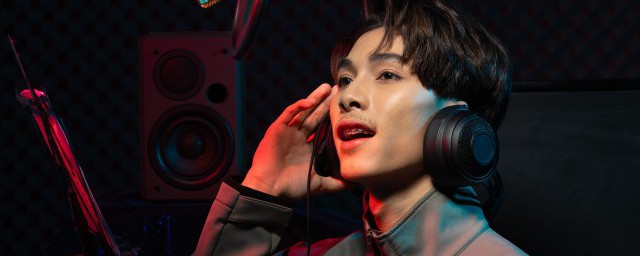 和你就这样来来回回是什么歌的歌词(来来回回这首歌表达什么意思)