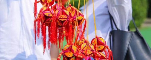 如何抛绣球(抛绣球的技巧)