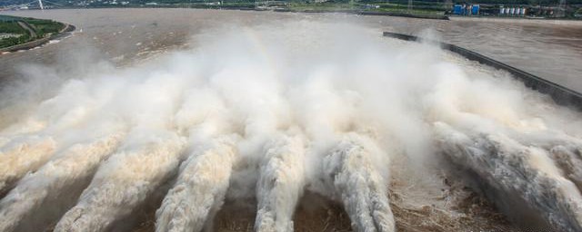 开闸泄洪的解释(开闸门泄洪是什么意思)