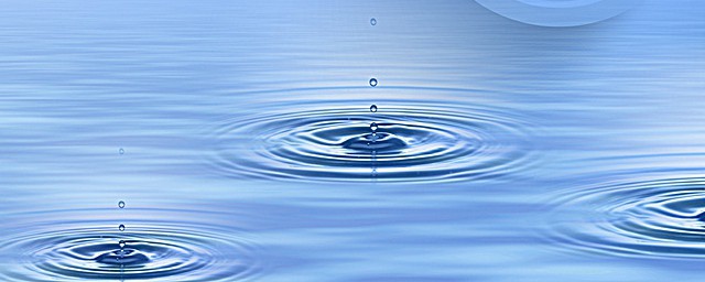水滴是圆形的为什么呢(水滴滴下去为什么是圆形的)