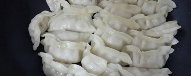 冻饺子煮8分钟熟了吗(冷冻的饺子煮几分钟煮熟)