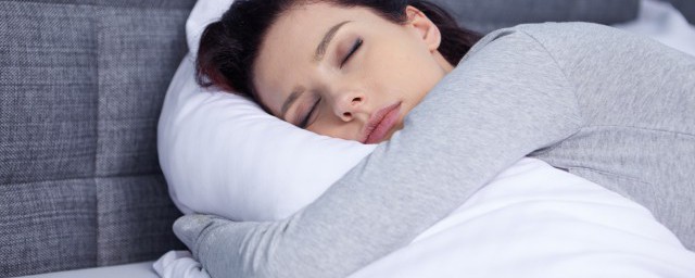 梦见房子漏雨的寓意(梦见下雨漏房子什么意思)