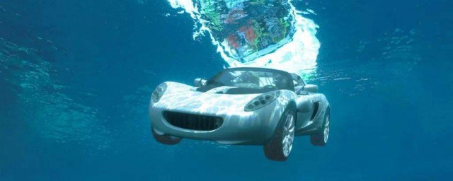 车辆落水后如何自救(如果汽车落水了我们如何有效自救)