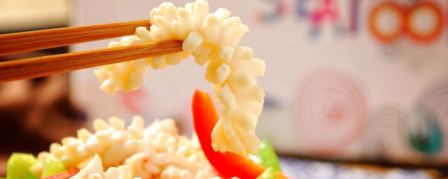 双椒爆鱿鱼做法分享(辣爆鱿鱼做法)