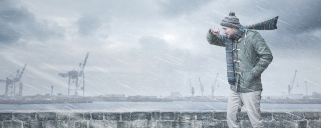 暴雨公共区域应该如何自救(大暴雨自救指南)