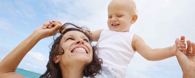 梦见抱着小女孩的寓意(梦见抱着一个小女孩子什么意思)