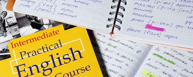 关于proudly什么意思中文(proudly的中文)