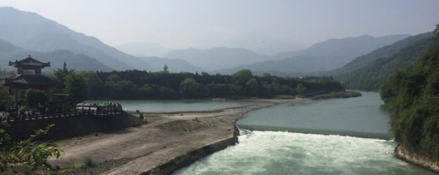 飞沙堰发挥了什么功能(飞沙堰为什么叫飞沙堰)