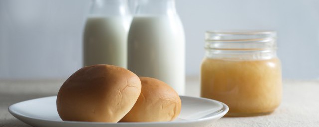 酸奶挤挤小面包简单做饭(最简单的酸奶面包)