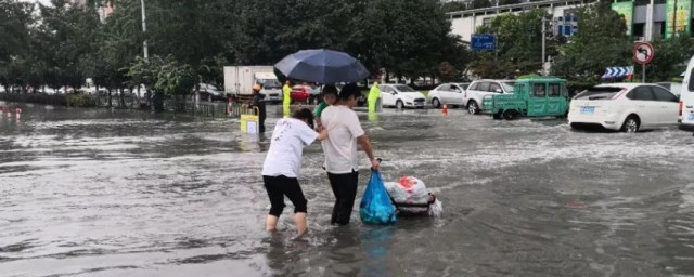 暴雨期间危险地方介绍(暴雨来临时哪里最危险)