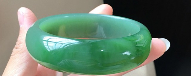 梦见玉镯子碎了的寓意(梦到玉镯碎掉预示着什么)