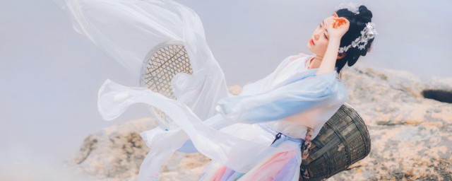 秦汉时期的服饰是怎样的(秦汉时代服饰特点)