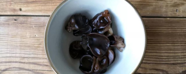 木耳焯水时间(木耳焯水时间短有毒吗)