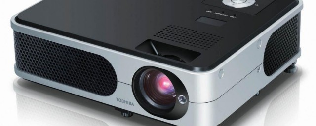 投影仪怎么使用(投影仪怎么使用投屏)