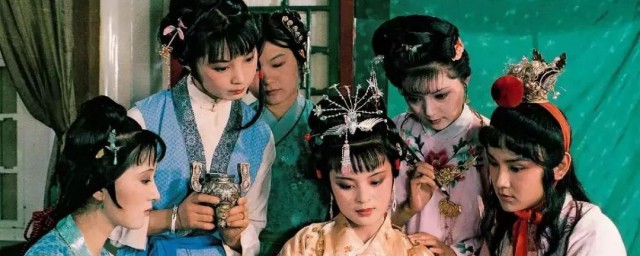 红楼梦各回的故事梗概(红楼梦每回的故事梗概)