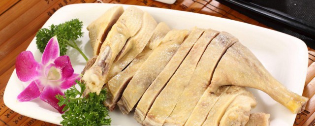 盐水鸭有什么营养价值(盐水鸭的好处)