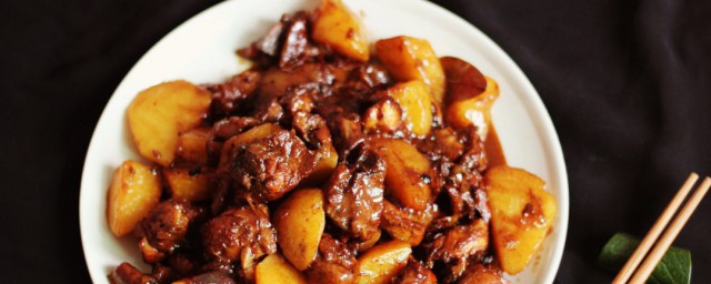 土豆烧鸡子怎么做(辣子鸡烧土豆的做法)