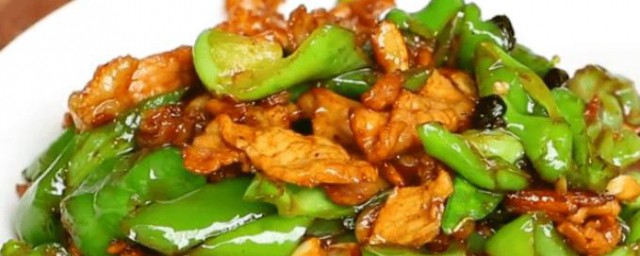 五花肉炒青椒怎么做(青椒炒五花肉最简单的做法)