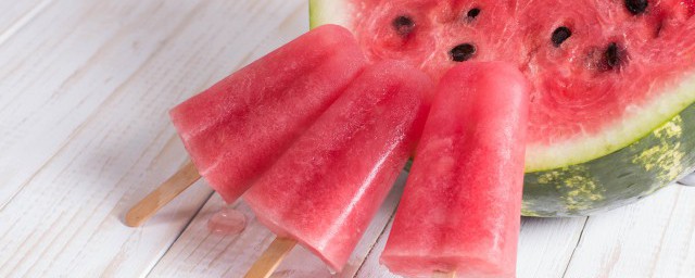 西瓜牛奶能否一起吃(西瓜牛奶能在一起吃吗)