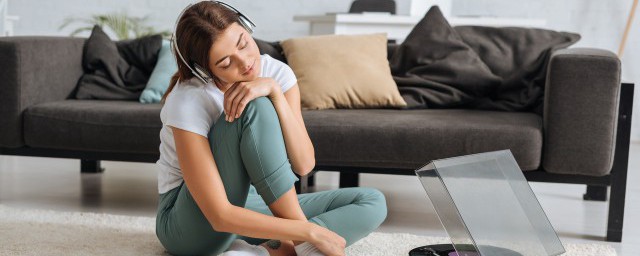 qq音乐怎么设置桌面歌词(qq音乐怎么设置桌面歌词苹果ipad)