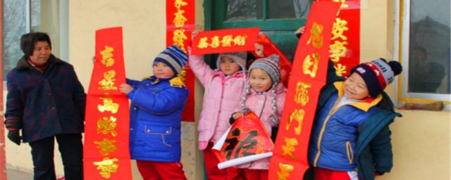 贴春联作用介绍(贴春联的具体介绍)