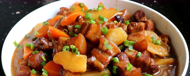 五花肉焖土豆的做法(土豆焖五花肉怎么做才好吃)