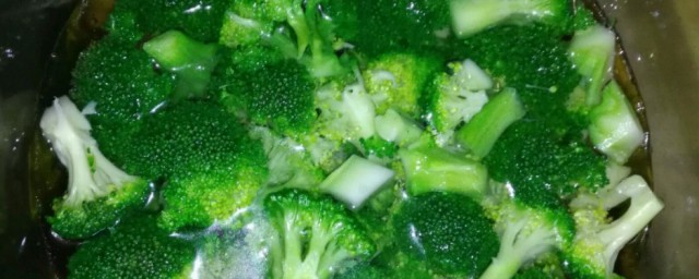 西兰花需要焯水多久(西兰花一般焯水多久)