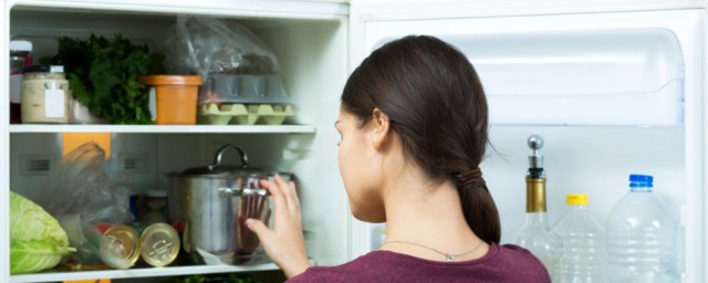 冰箱发热烫手是什么原因(冰箱特别烫手是什么情况)