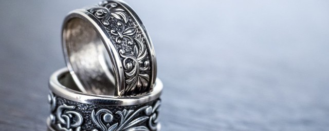 十指戴戒指的含义(男生十指戴戒指的含义)