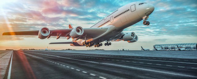 飞机指挥员最后抹脖子的动作含义(飞机指挥员手势为什么要抹脖子)