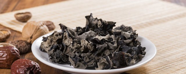 木耳焯水多久好(木耳焯水几分钟最好)