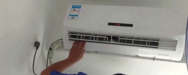 空调是什么原因会滴水下来(空调怎么会滴水是什么原因)