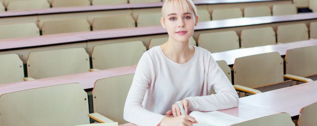 诗句京口瓜洲一水间下一句是什么(京口瓜洲一水间是什么古诗)