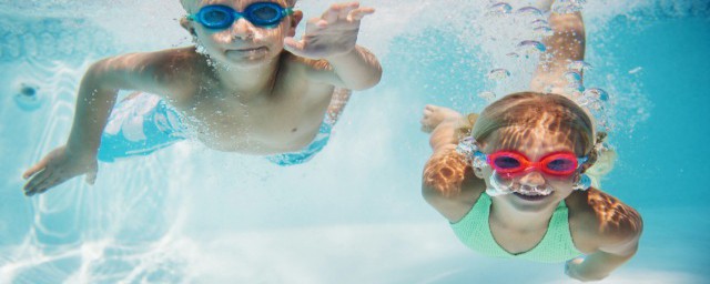 梦到游泳是什么意思(不会游泳的人做梦梦到游泳是什么意思)