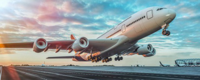 关于三亚的机场介绍(三亚机场简介)