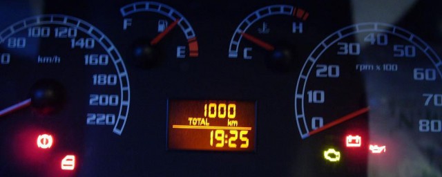 油压异常请关闭发动机意思(汽车报油压不正常请关闭发动机)