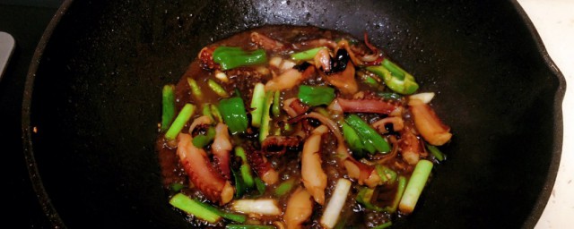 蒜苗爆炒鱿鱼怎么做(鱿鱼干炒蒜苗)