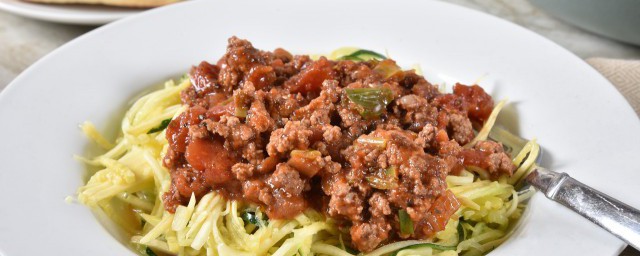 番茄肉酱意大利面怎么做(意大利面的番茄牛肉酱怎么做)