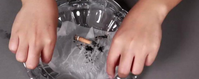 烟灰缸不要加水为什么(烟灰缸为什么不能加水)